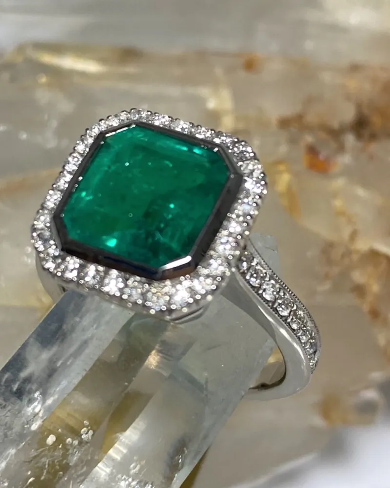 Anillo octogonal con halo · GF-072