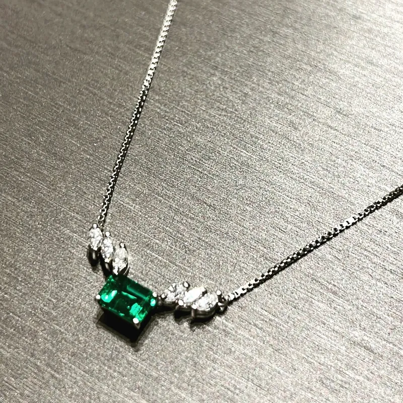 Collar con acentos de pétalos · GF-096