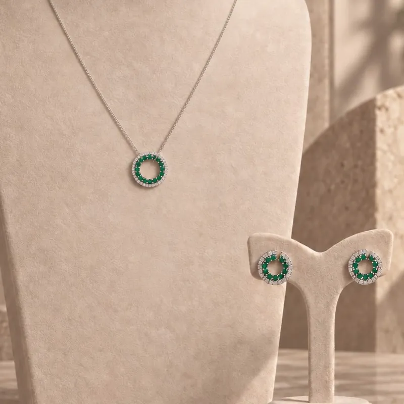 Collar y aretes de diseño circular coordinado, publicados por Green Fire Jewelry